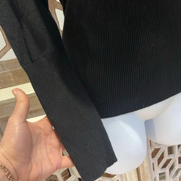 Super Soft White House Black Market Turtleneck Sweater ✨ - Picture 4 of 9